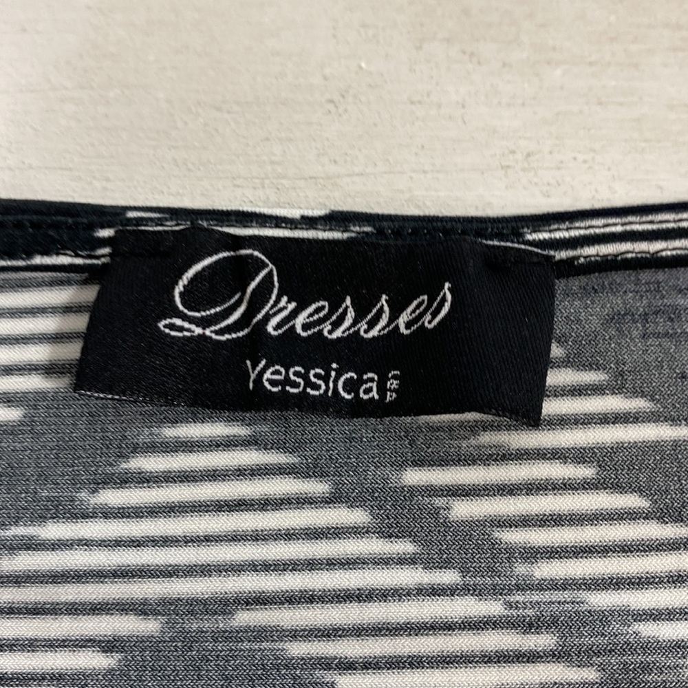 Yessica t-shirt dress black and white pattern and pleaded tummy area… - Picture 7 of 7